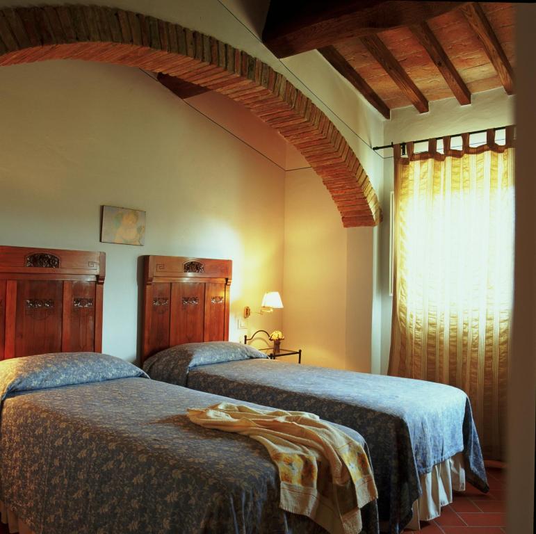 Postel nebo postele na pokoji v ubytování Borgo della Meliana Gambassi Terme