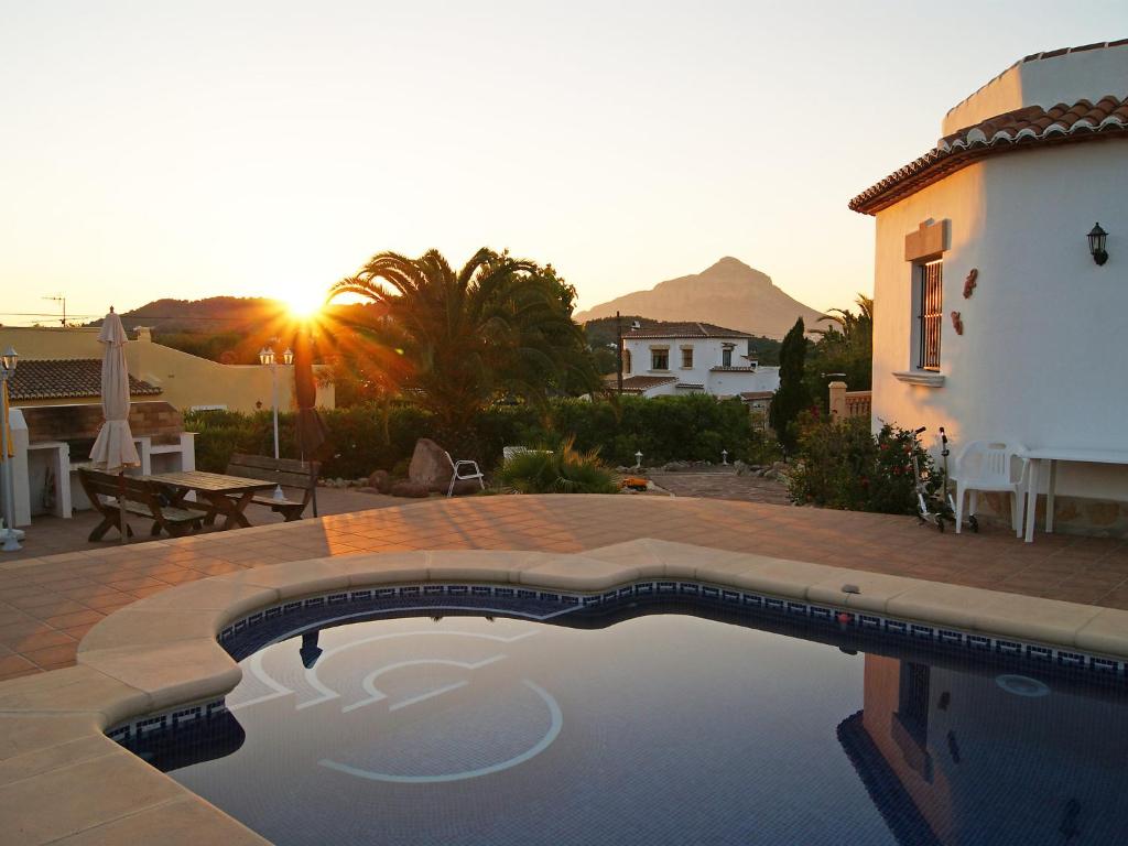 Bazén v ubytování Holiday Home Reposo by Interhome nebo v jeho okolí