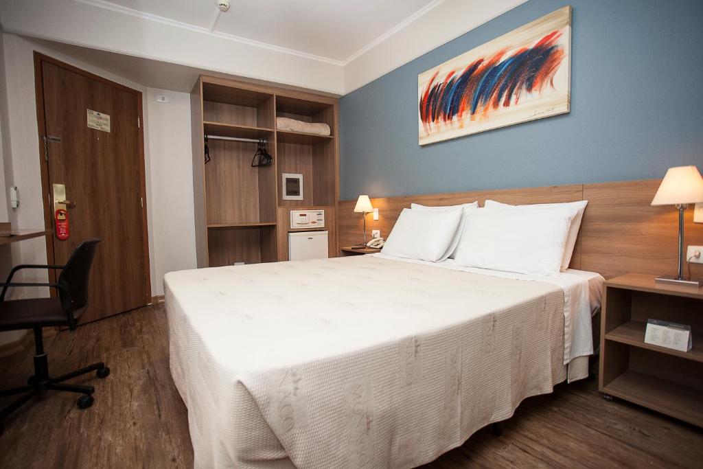 Voodi või voodid majutusasutuse Summit Hotel Monaco toas