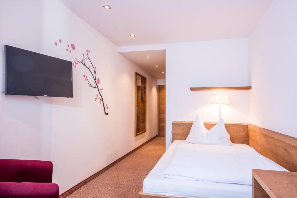 Posteľ alebo postele v izbe v ubytovaní Hotel Leonhard