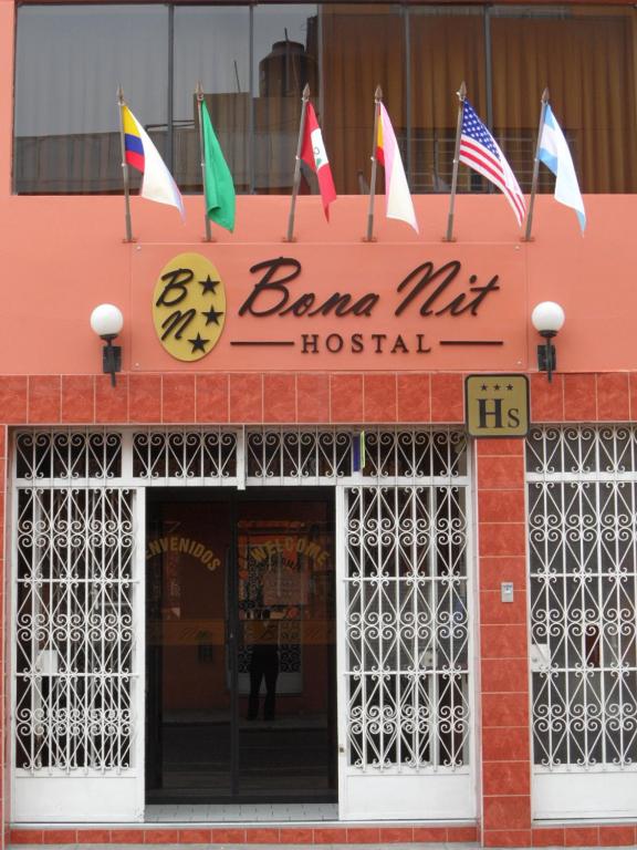 特鲁希略博纳尼特旅馆的一座建筑,上面有博马纳特医院的标志