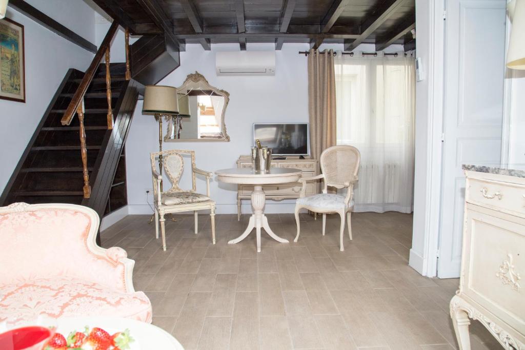 Oriente Palace Apartments - Resim 35