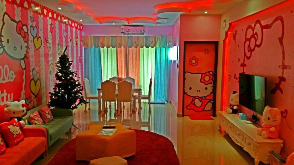 TV a/nebo společenská místnost v ubytování Hello Kitty Signature Suite