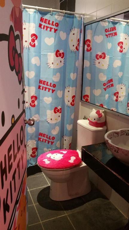 Koupelna v ubytování Hello Kitty Signature Suite