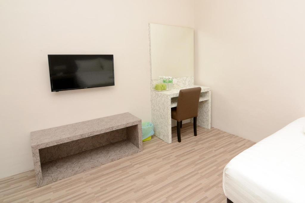 TV a/nebo společenská místnost v ubytování Eco Garden Hotel