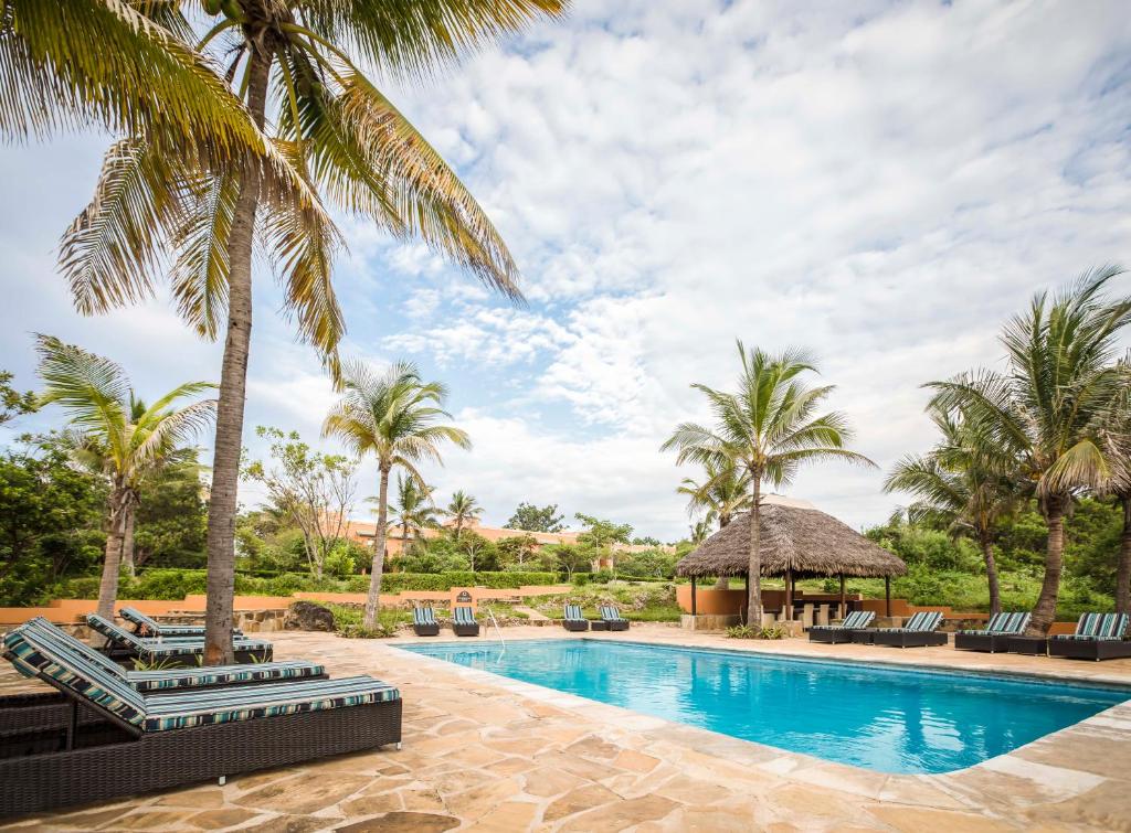Swimming pool sa o malapit sa Avani Pemba Beach Hotel