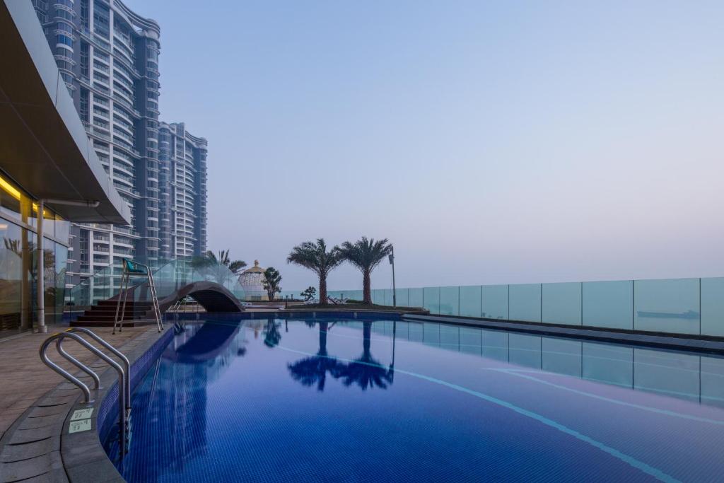 Bazén v ubytování Wyndham Grand Foshan Gaoming nebo v jeho okolí