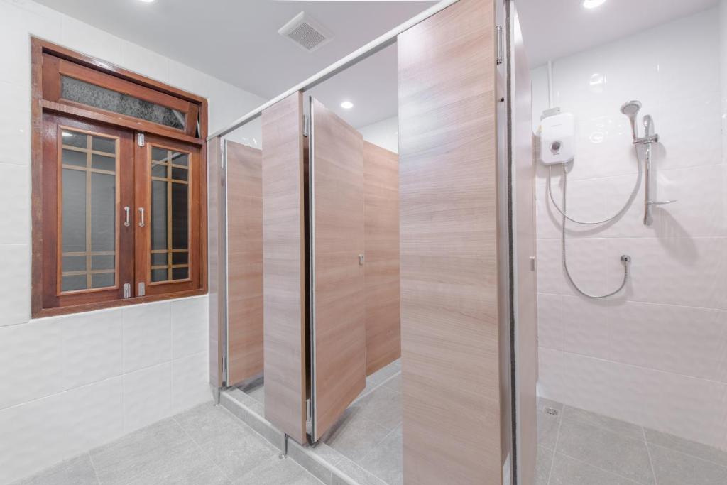 Tiny Taladnoi Hostel - 14