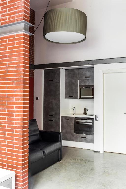 A kitchen or kitchenette at Barcelona Apartment Republica