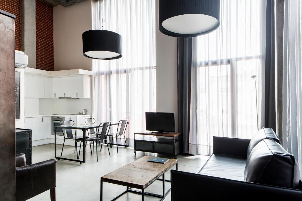 A seating area at Barcelona Apartment Republica