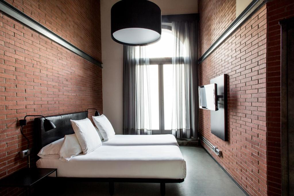 A bed or beds in a room at Barcelona Apartment Republica