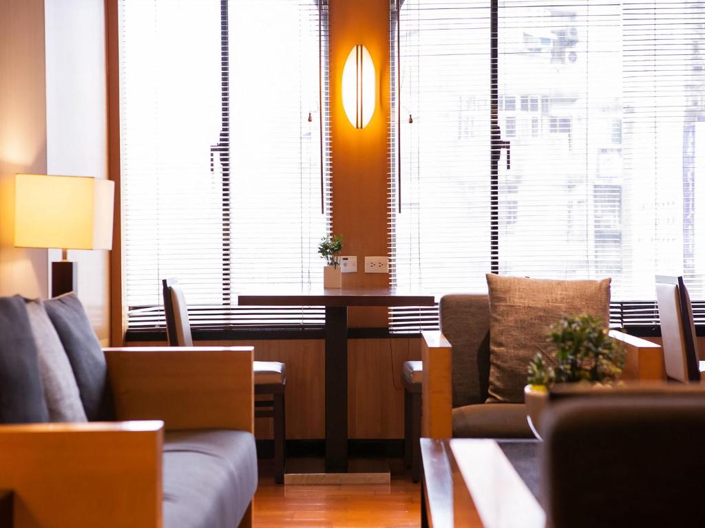 Posezení v ubytování Royal Inn Taipei Nanxi - MRT Zhongshan Station
