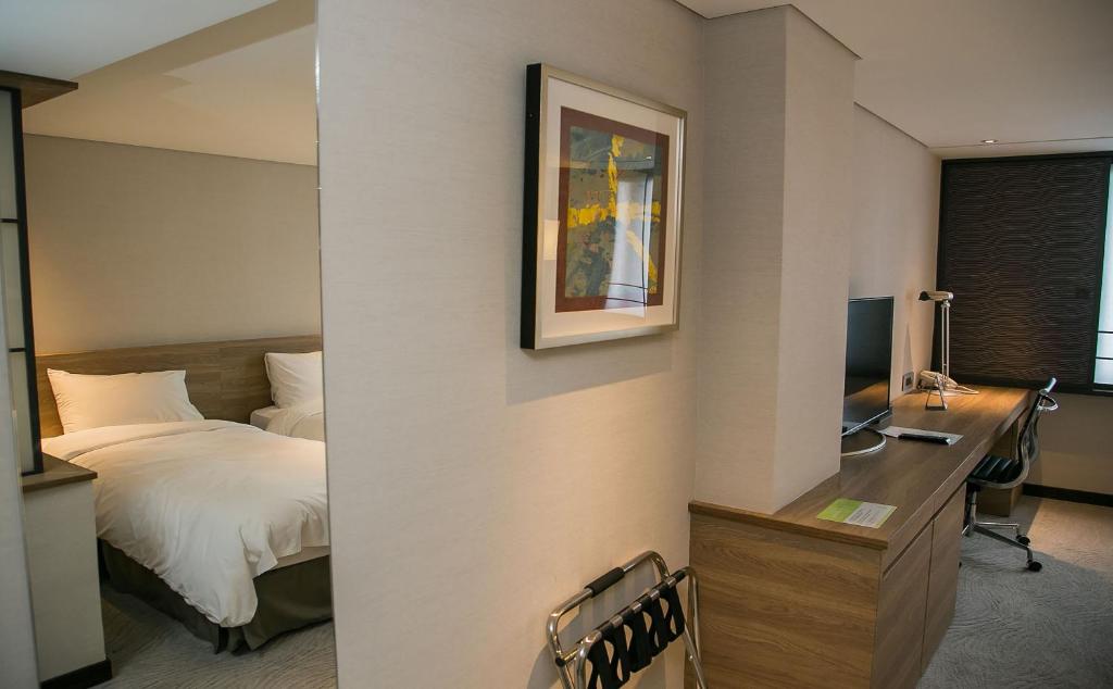 Postel nebo postele na pokoji v ubytování Royal Inn Taipei Nanxi - MRT Zhongshan Station