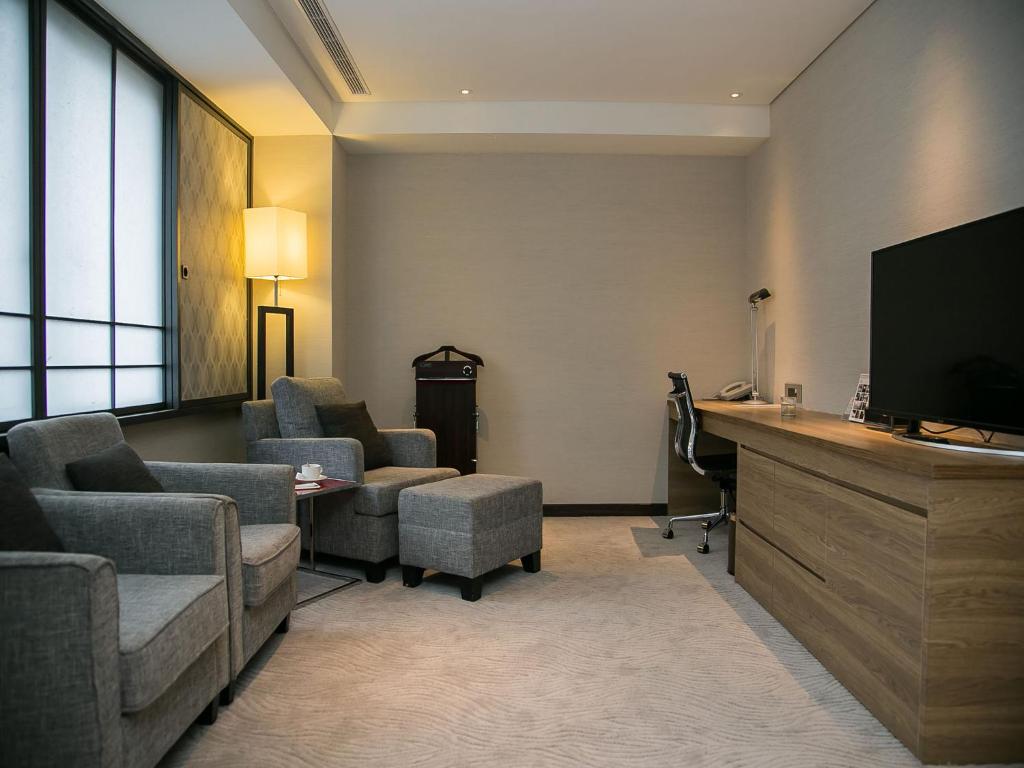 TV a/nebo společenská místnost v ubytování Royal Inn Taipei Nanxi - MRT Zhongshan Station