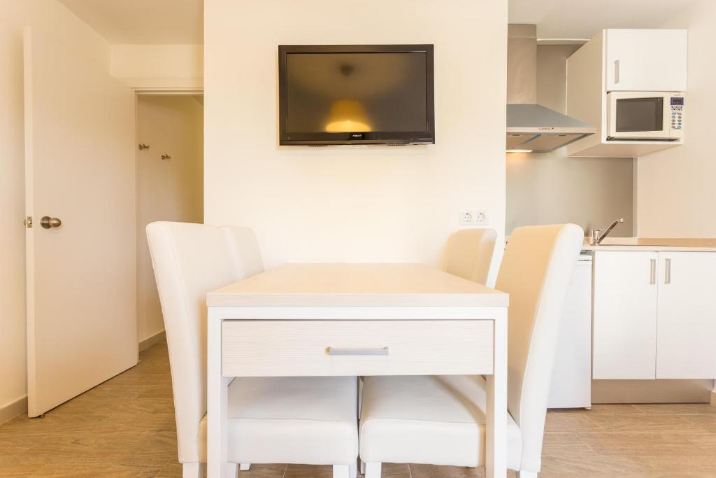 Kuchyň nebo kuchyňský kout v ubytování Ferrer Janeiro Hotel & Spa