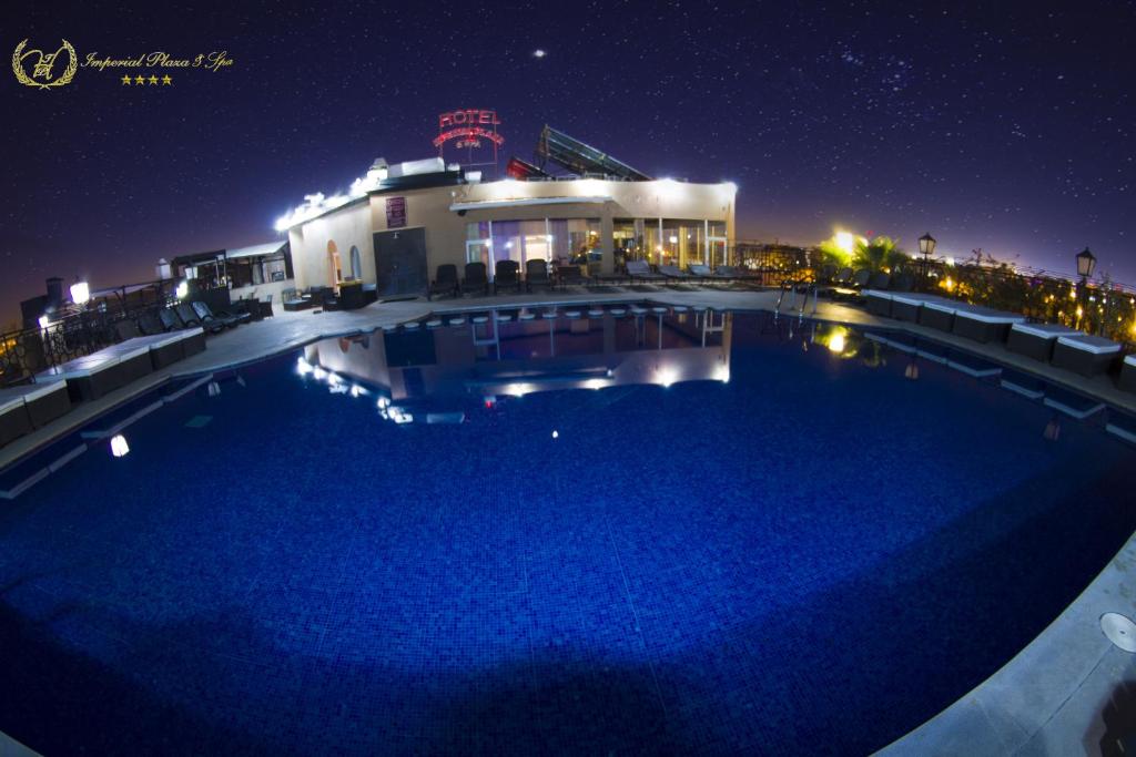 Bazén v ubytování Hotel Imperial Plaza & Spa nebo v jeho okolí