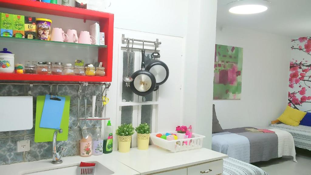 Postel nebo postele na pokoji v ubytování Like Home Gedera