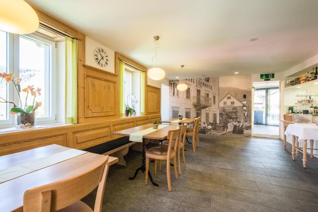 Posezení v ubytování Hotel Vallatscha