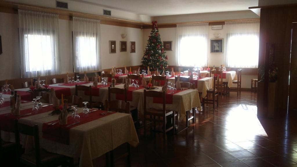 Restaurace v ubytování Hotel Serenella