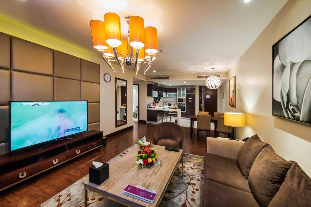 Boudl Al Tahlia - Three-Bedroom Suite