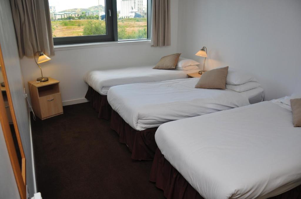 Postel nebo postele na pokoji v ubytování Ocean Serviced Apartments