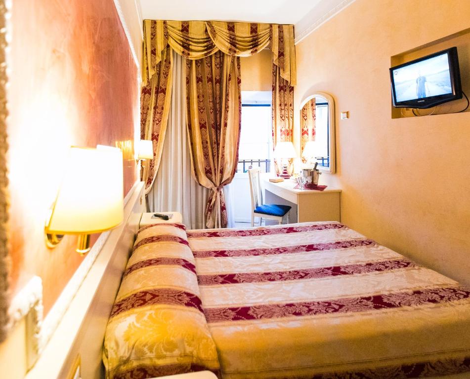 Postel nebo postele na pokoji v ubytování Hotel Erdarelli