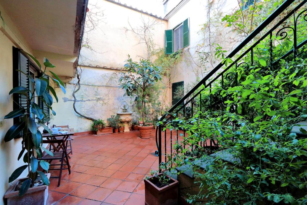 Balkon lub taras w obiekcie Characteristic apartment just beside the Vatican