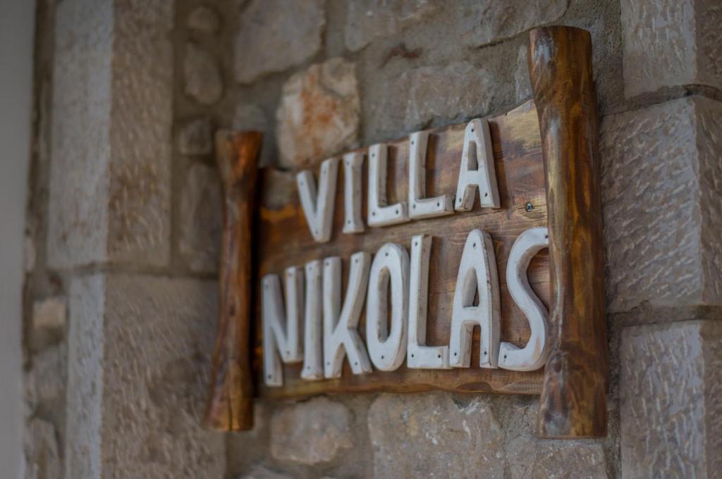 To Stolidi tis Psinthou - Villa Nikolas