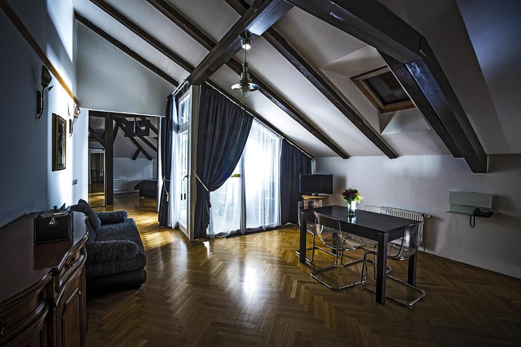 Posezení v ubytování Deminka Palace