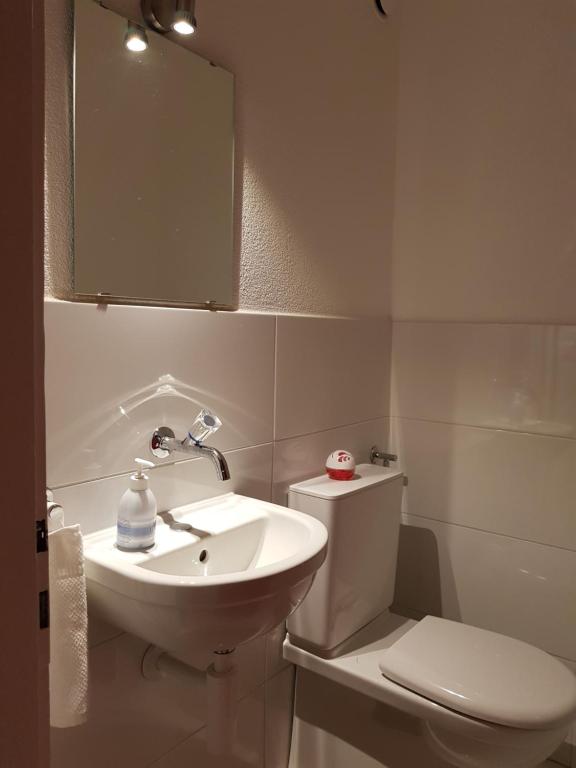 Koupelna v ubytování Hotel Elite
