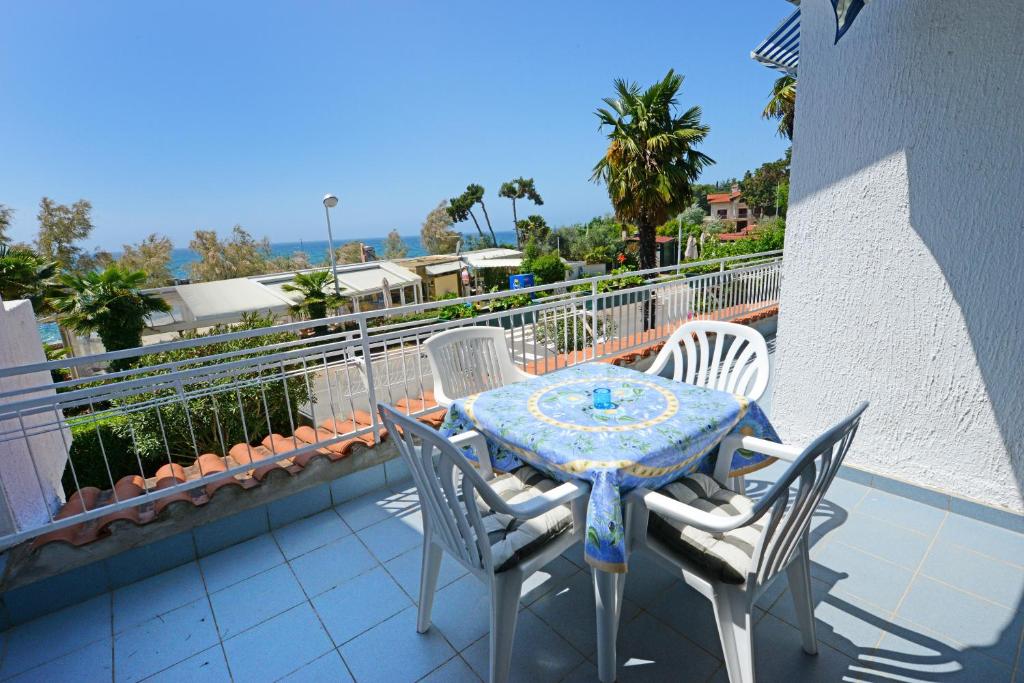 Балкон або тераса в Beautiful apartments first row to the sea