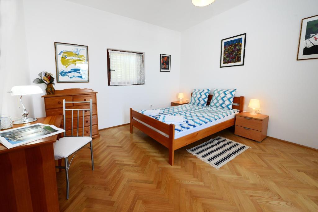 Кухня або міні-кухня у Beautiful apartments first row to the sea