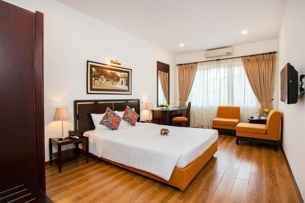 Postel nebo postele na pokoji v ubytování Thang Long Espana Hotel