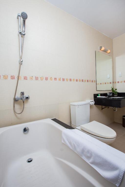 Koupelna v ubytování Thang Long Espana Hotel