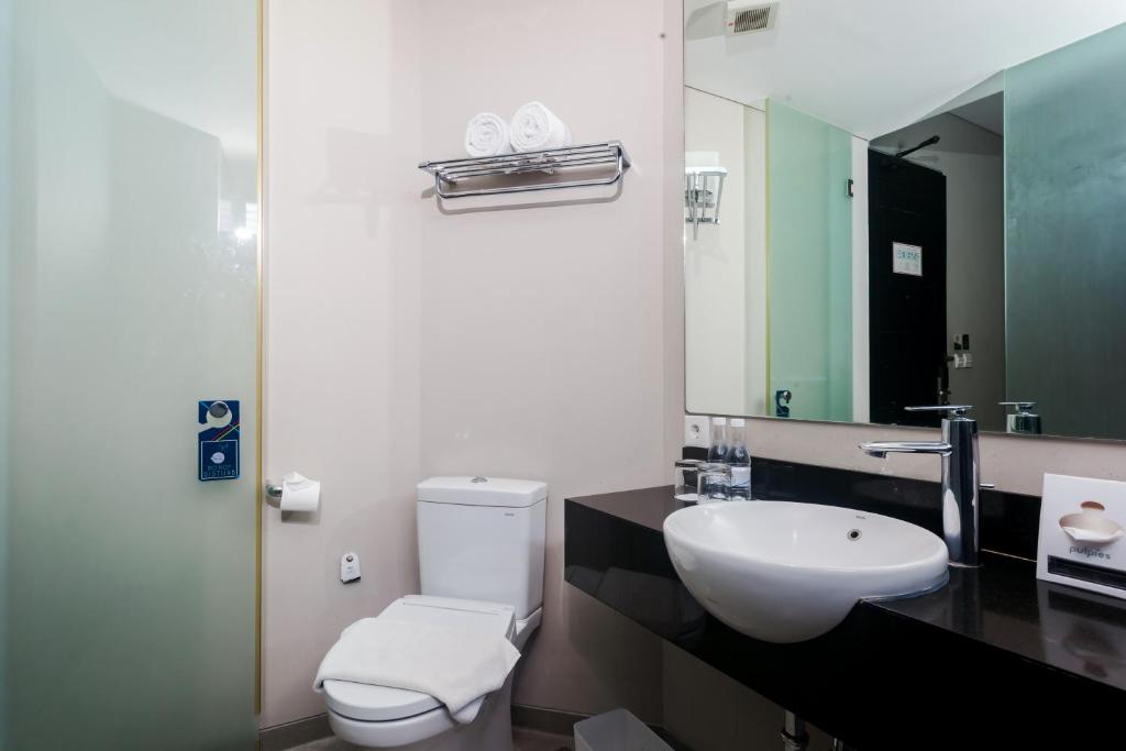 Koupelna v ubytování Loft Legian Hotel Bali