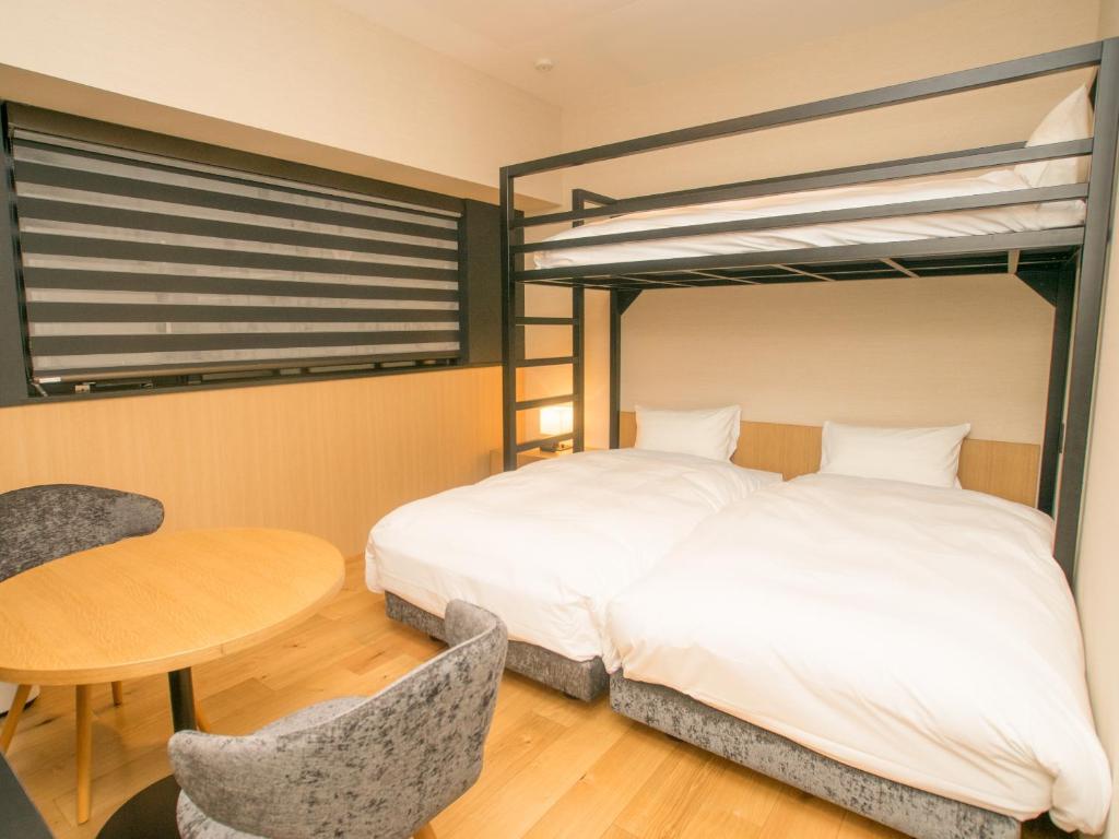 Postel nebo postele na pokoji v ubytování HATAGO INN Kansai Airport