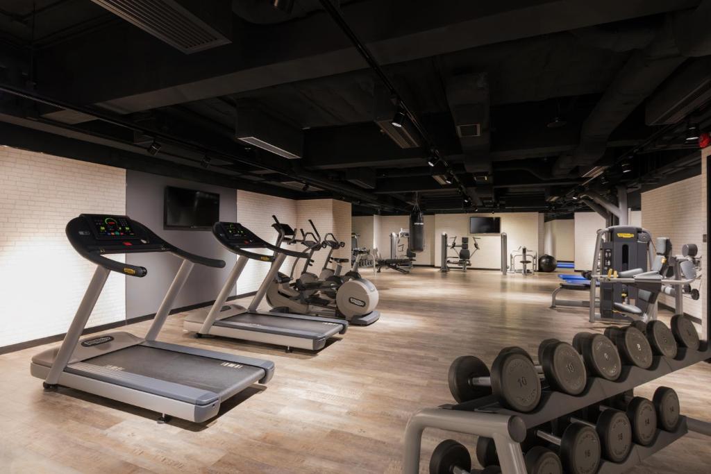 Pentahotel Hong Kong, Tuen Munにあるフィットネスセンターまたはフィットネス設備