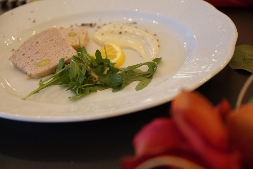 Eten bij of ergens in de buurt van het hotel

