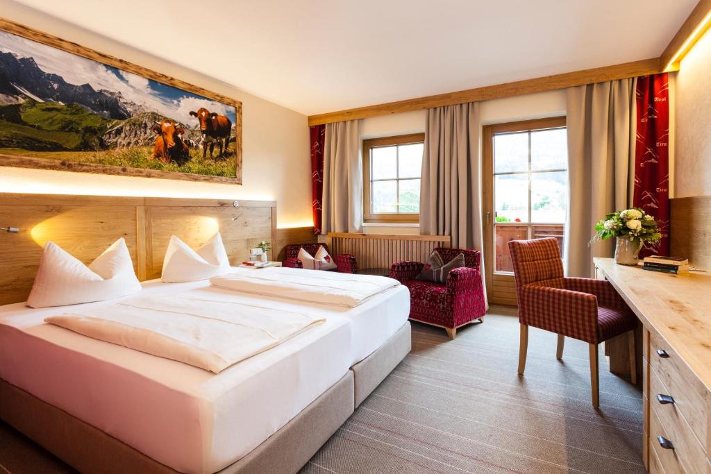 Postel nebo postele na pokoji v ubytování Hotel Kaiser in Tirol