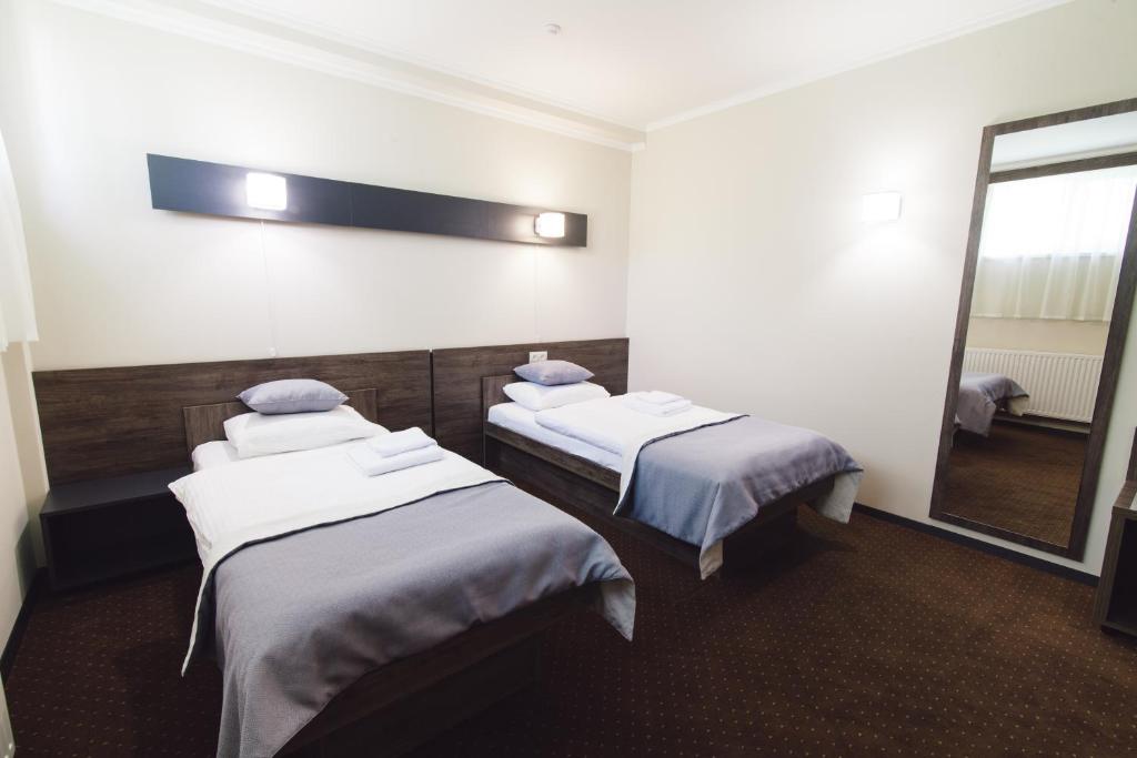 Postel nebo postele na pokoji v ubytování Zinedine Sport-Hotel