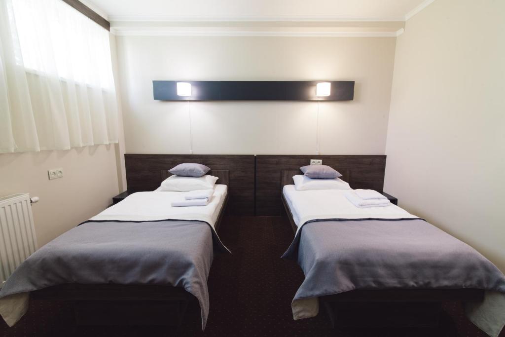 Postel nebo postele na pokoji v ubytování Zinedine Sport-Hotel