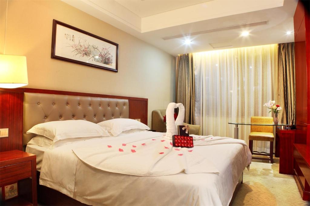 Postel nebo postele na pokoji v ubytování Guangzhou Shi Liu Hotel