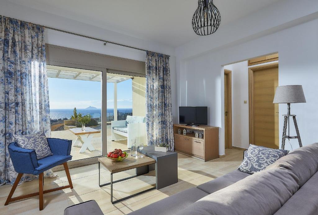 A television and/or entertainment centre at Elkysti Crete