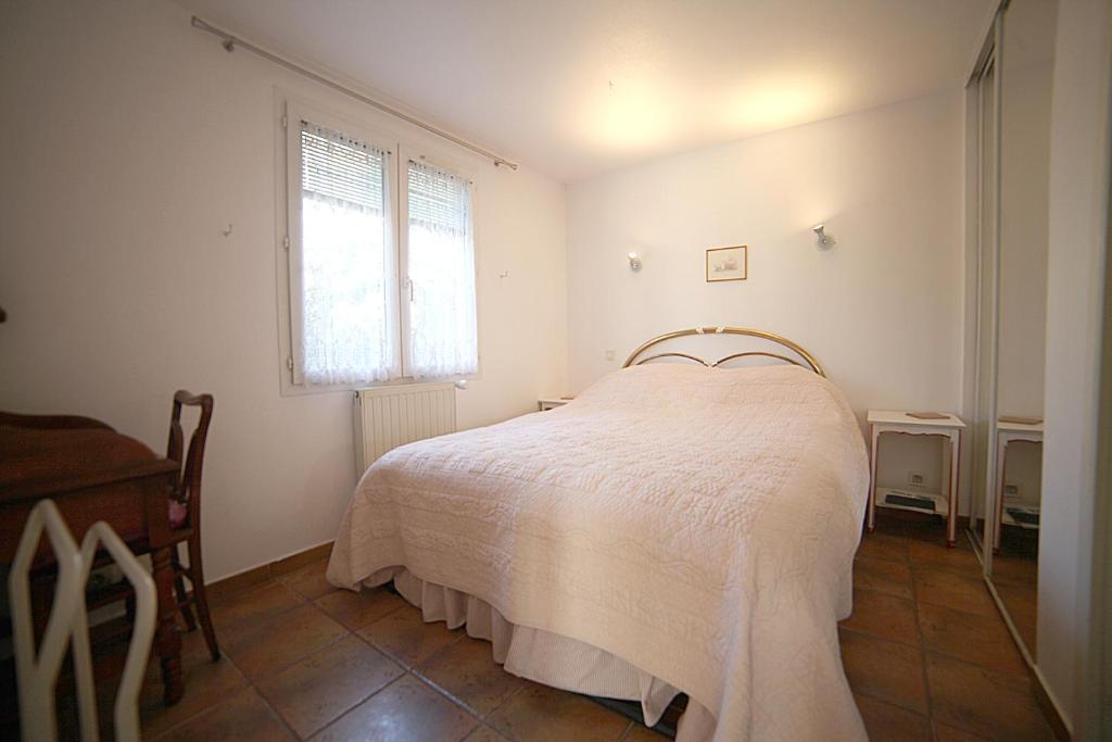 Postel nebo postele na pokoji v ubytování B&B Le clos des vignes Saint Raphael