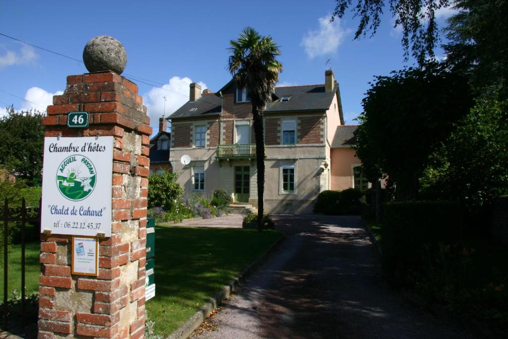 a brick sign in front of a house at Studio du Chalet de Caharet in Pipriac