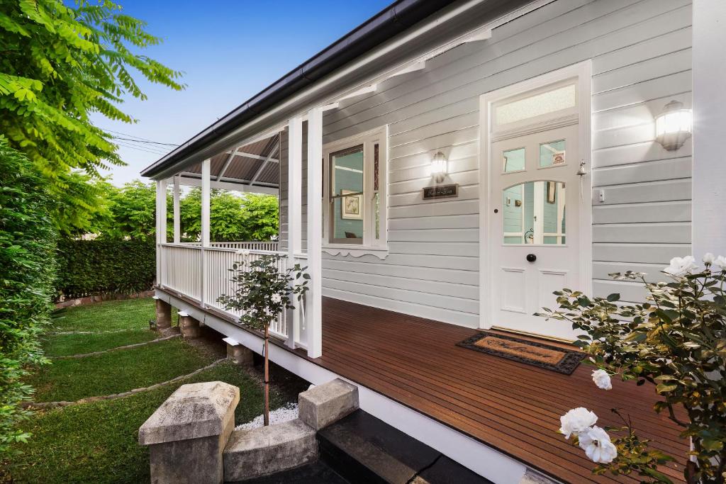 a front porch of a home with a white door at ‘Tara-Lee’ in Cessnock