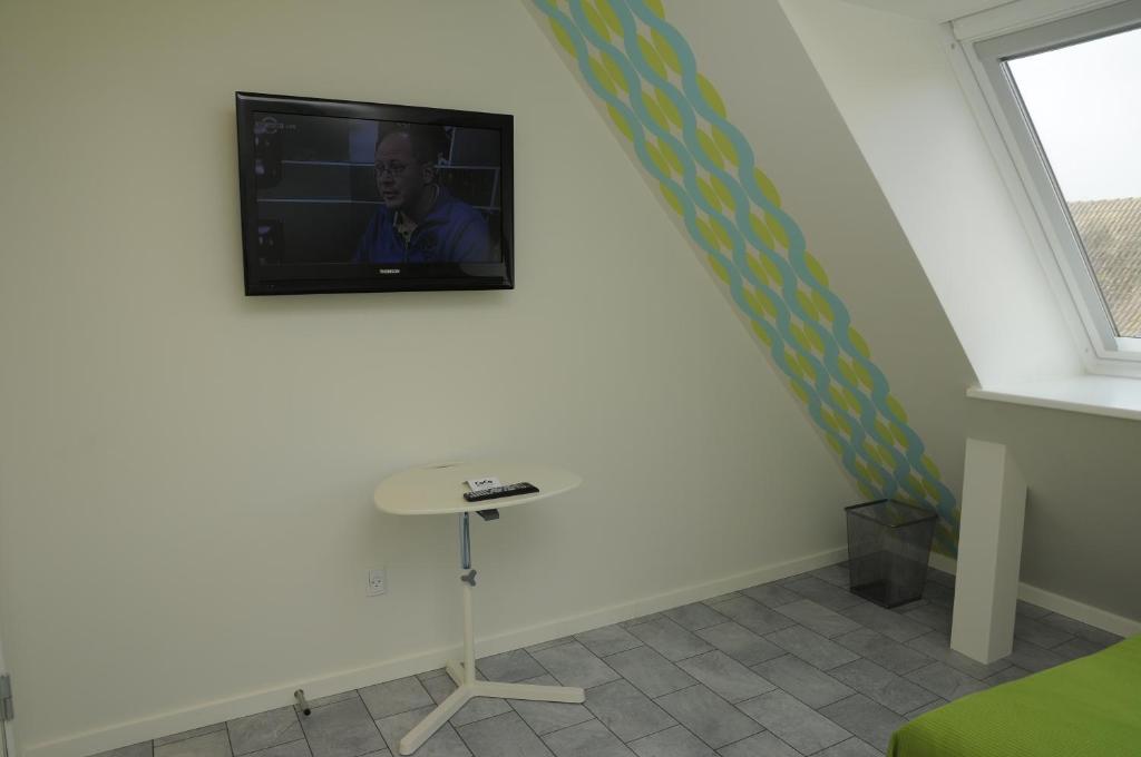 TV a/nebo společenská místnost v ubytování Hotel CoCo Aps