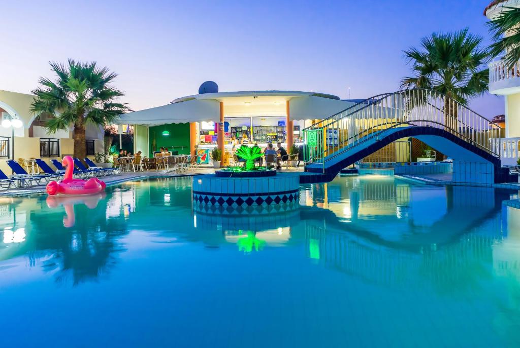 Bazén v ubytování Hera Zakynthos Hotel nebo v jeho okolí