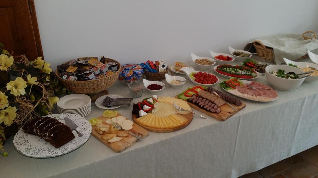 Jedlo v ubytovaní bed & breakfast alebo blízkom okolí