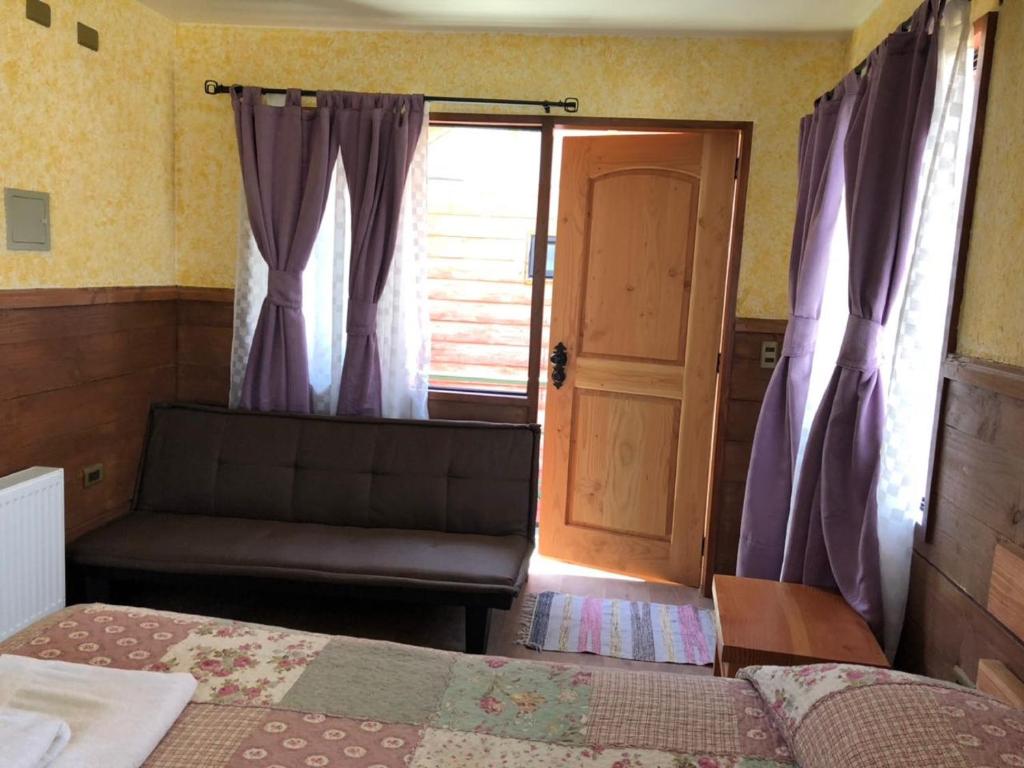 Postel nebo postele na pokoji v ubytování Hostal el Nogal Pucón
